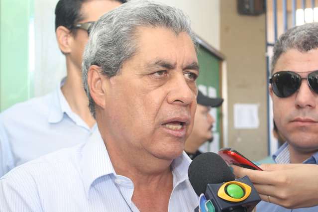 Andr&eacute; nega que mangueira de combate a inc&ecirc;ndio estava furada