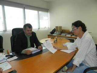 Documento foi assinado ontem, no gabinete do chefe da Semadur (Foto: Divulgação)