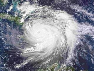 O furacão Mathew esta previsto chegar ao sudeste dos Estados Unidos, na região dos estados da Flórida, Georgia, Carolina do Sul e Carolina do Norte. (Foto: NASA/Handout via REUTERS)