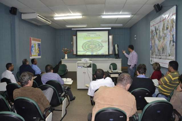 Projeto insere agricultores familiares em redes de supermercados