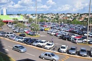 Estacionamento do Shopping Campo Grande; (Foto: João Garrigó)