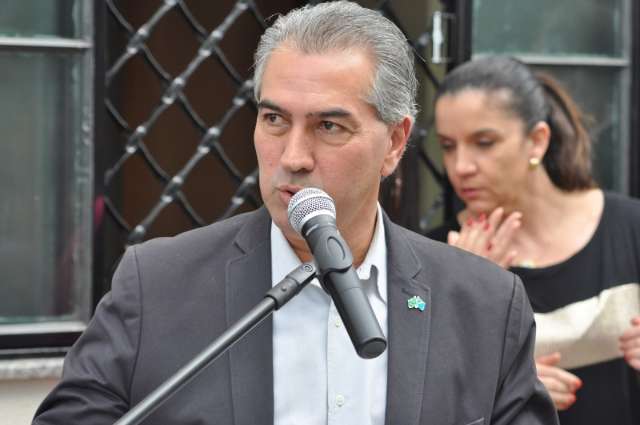 Governador assina conv&ecirc;nio com o projeto Parlamento Jovem 
