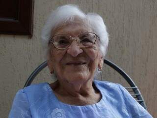 Maria Ferreira Rodrigues preserva a lucidez e a habilidade de contar histórias aos 103 anos. (Foto: Kimberly Teodoro)