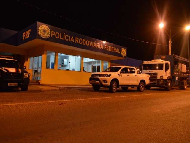 PRF e PF prendem fam&iacute;lia com quase 1 tonelada de coca&iacute;na em caminh&atilde;o 
