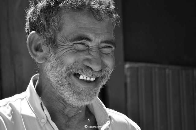 Em preto e branco, fot&oacute;grafo registra cotidiano de ribeirinhos do Pantanal