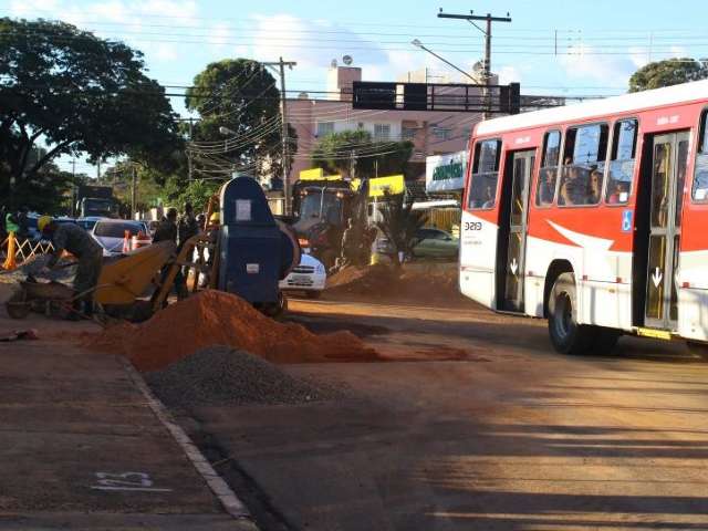 Demoradas e mal sinalizadas, obras viram obst&aacute;culo para o cidad&atilde;o