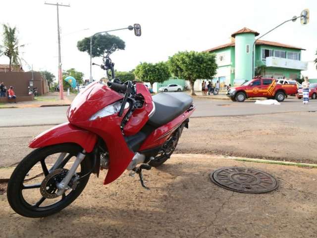 Motociclista morre em acidente com camionete na rua Brilhante