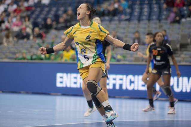 Meninas do handebol vencem a S&eacute;rvia e conquistam t&iacute;tulo mundial in&eacute;dito