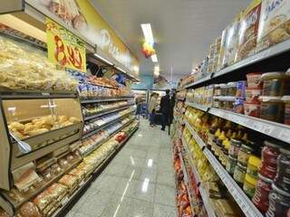 Em crise, consumidor reduz gasto at&eacute; com alimento e Capital tem 2&ordf; defla&ccedil;&atilde;o 