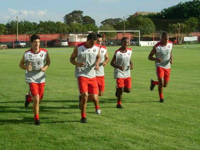  De olho no Estadual, &Aacute;guia Negra intensifica treinamento 