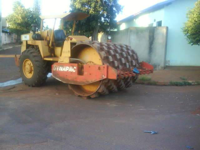  Freio n&atilde;o funciona e rolo compressor atinge carro no bairro Cabre&uacute;va