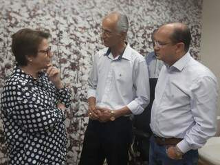 Tereza Cristina conversa com Cavalcante e Barbosa, durante ato de filiação de prefeito ao DEM; ministra quer deixar discussão de candidatura em 2022 mais &quot;para a frente&quot;. (Foto: Humberto Marques) 