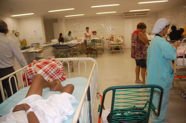 Falta de leitos rende multa de R$ 5 mil di&aacute;rios para prefeitura e governo