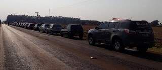 Filas de carros na MS-164 em ação de combate ao contrabando (Foto: Divulgação)