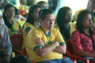 Torcedores ficaram revoltados com atuação da equipe brasileira (Foto: Marcelo Vitor)