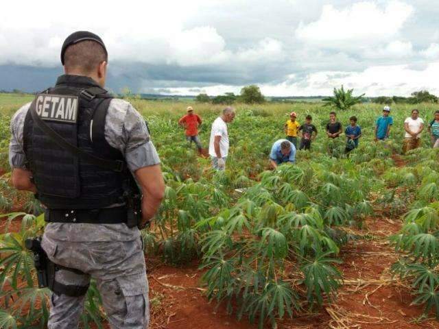 Homem de 59 anos morto a golpes de machado e cunhado &eacute; suspeito