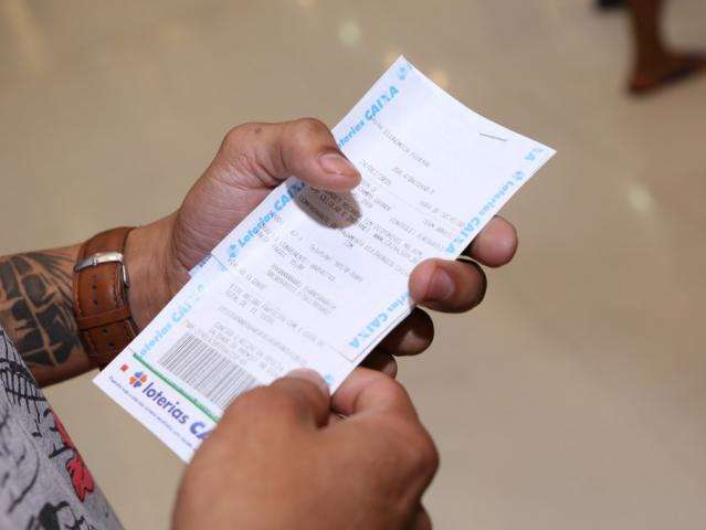 Sem acertadores, Mega-Sena acumula mais uma vez em R$ 31 milh&otilde;es 
