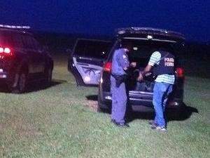 For&ccedil;a A&eacute;rea obriga avi&atilde;o a pousar e prende dois com 350 kg de coca&iacute;na