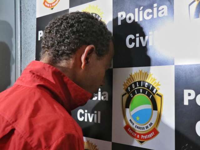Ap&oacute;s bebedeira, homem &eacute; esfaqueado pelo irm&atilde;o enquanto dormia 