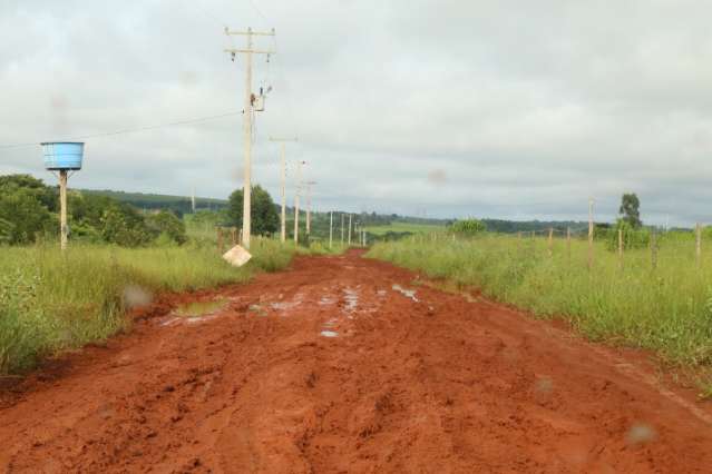 Se na cidade sobram buracos, na zona rural &quot;est&aacute; bem feia a situa&ccedil;&atilde;o&quot;