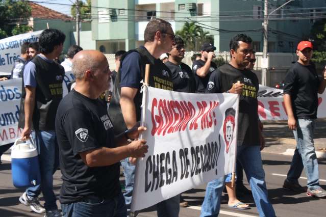 Policiais militares convocam ato e passeata, mas maioria &eacute; da Civil