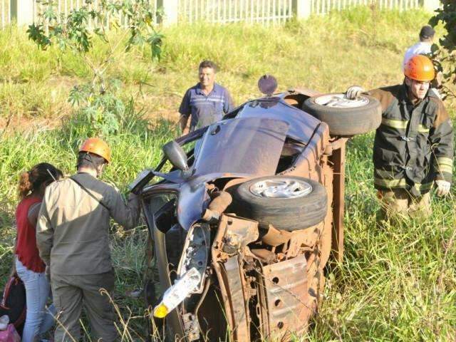 Motorista que tombou carro roubado estava b&ecirc;bado e fugiu da Santa Casa