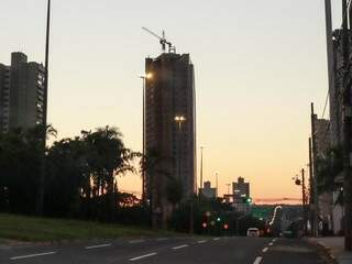 Em Campo Grande o dia será de céu claro e temperatura máxima de 31°C. (Foto: Henrique Kawaminami)