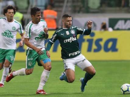 Felipe Melo marca no final da partida e Palmeiras vence a Chapecoense