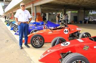 O ex-piloto de Fórmula 1, Wilsinho Fittipaldi, comanda a Fórmula Vee no Autódromo Internacional de Campo Grande (Foto: F-Vee/Divulgação)