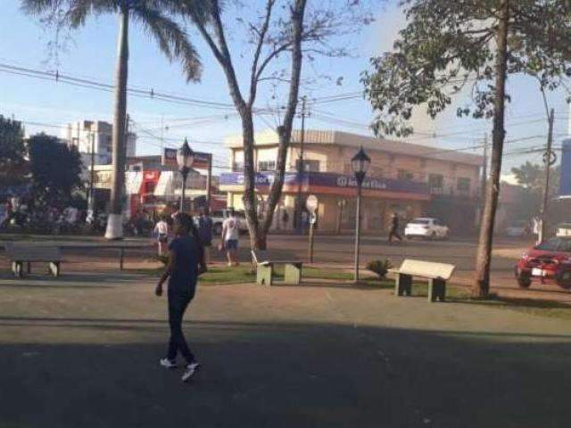 Inc&ecirc;ndio atinge pr&eacute;dio de universidade na regi&atilde;o de fronteira com Paraguai