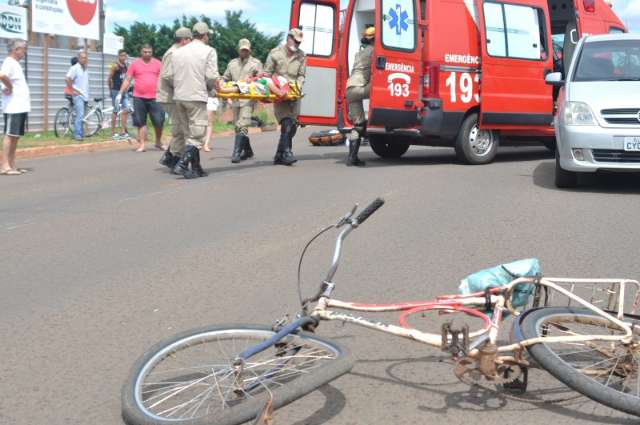 Motociclista fica em estado grave ao atingir ciclista na Consul Assaf Trad