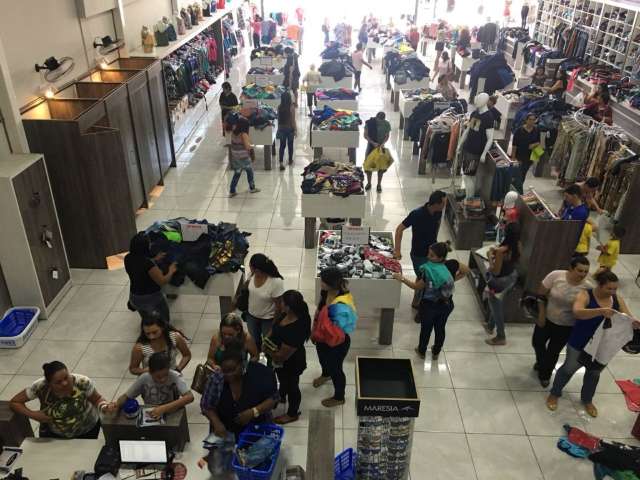 Loja no Centro bomba com roupas a partir de R$ 7,99 e promoção toda semana