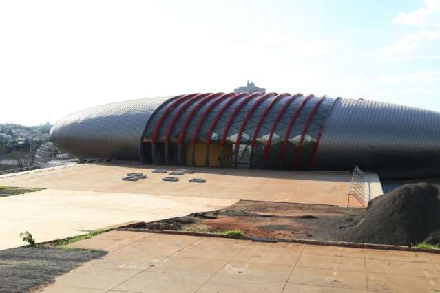 Maior fiasco de &aacute;gua doce do mundo: obras do Aqu&aacute;rio param de novo