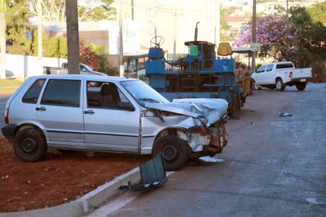 Ap&oacute;s colis&atilde;o, condutor tenta agredir outro na Avenida Mato Grosso