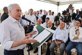 Presidente Michel Temer durante assinatura de acordos para execução de obras na Barragem de Jucazinho (Foto: Beto Barata / Presidência da República)