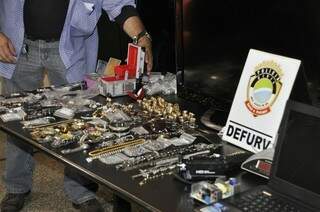 Quadrilha rouba cerca de R$ 100 mil em jóias, mas polícia recuperou R$ 90 mil (Foto: Marcelo Calazans)