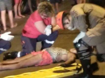 Motociclista bate em carreta e mulher na &quot;garupa&quot; morre na hora 