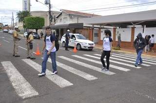 Uso correto da faixa de pedestre também será alvo da fiscalização. (Foto:Marcelo Calazans)