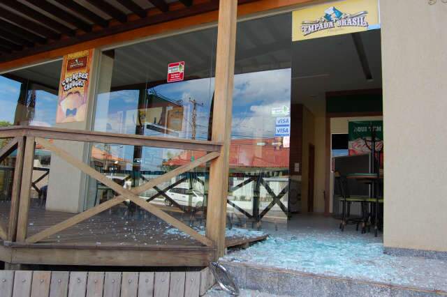  Restaurante na rua da Paz &eacute; alvo da a&ccedil;&atilde;o de ladr&otilde;es	