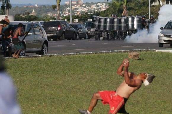 Confronto aconteceu contou com a presença do Batalhão de Choque (Foto: (Wilson Dias/Agência Brasil)