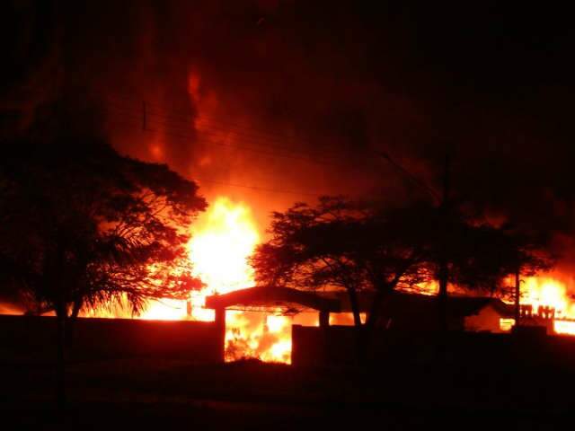  Inc&ecirc;ndio destr&oacute;i Clube 30 de Maio em Sete Quedas