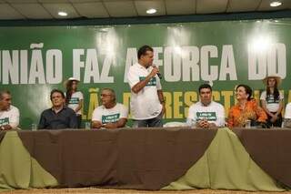 Ao lado de parlamentares, Chico Maia destacou que o evento foi uma &quot;injeção de democracia&quot; aos produtores rurais (Foto: Cleber Gellio)