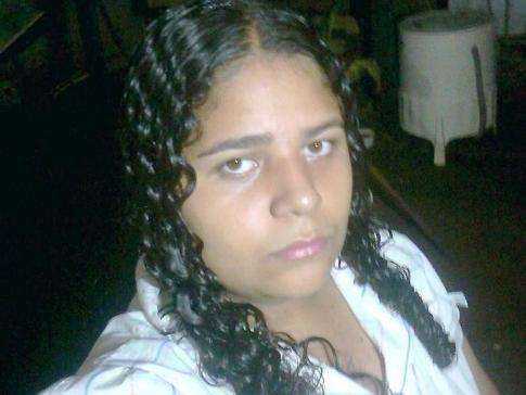 Adolescente de 17 anos sai de casa e desaparece em Vicentina