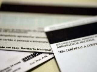 Foto ilustrativa de cartões de plano de saúde. (Foto: Arquivo/Agência Brasil) 