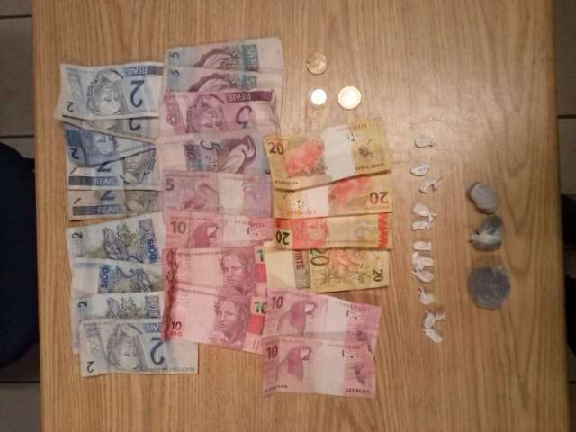 PM cumpre mandado de busca e apreens&atilde;o e det&eacute;m dois adolescentes com droga