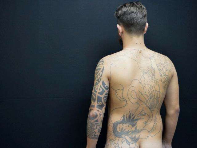 Tatuagem japonesa demora at&eacute; 1 ano para ficar pronta e cobre o corpo inteiro 