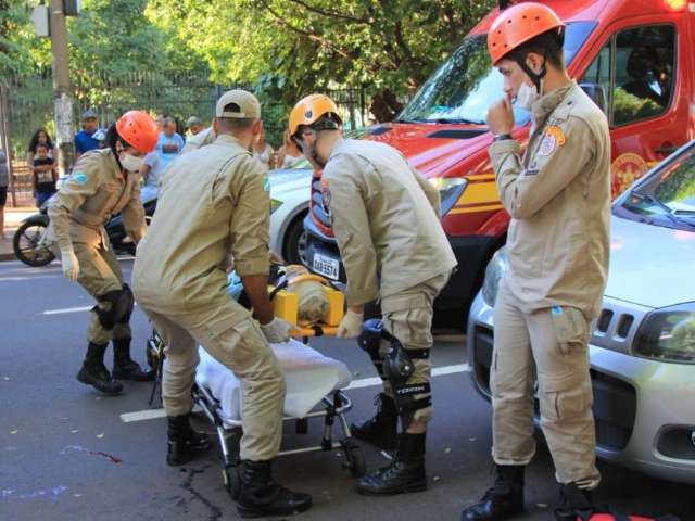 Pedestre de 72 anos atravessa fora da faixa e &eacute; atropelado na 14 de Julho 