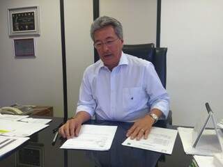 Roberto Hashioka na sala da presidência do Detran-MS (Foto: Richelieu de Carlo)
