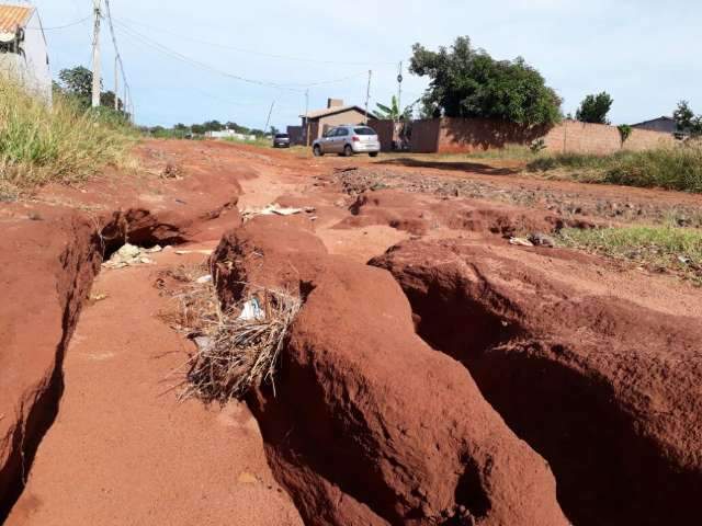 Persegui&ccedil;&atilde;o tem pris&atilde;o e ve&iacute;culos danificados ap&oacute;s cair em vala