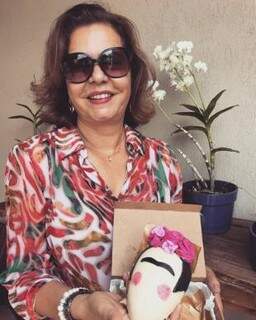 Ovo de Frida em chocolate branco feito especialmente para a dona Gisela Bluma (Foto: Arquivo pessoal)